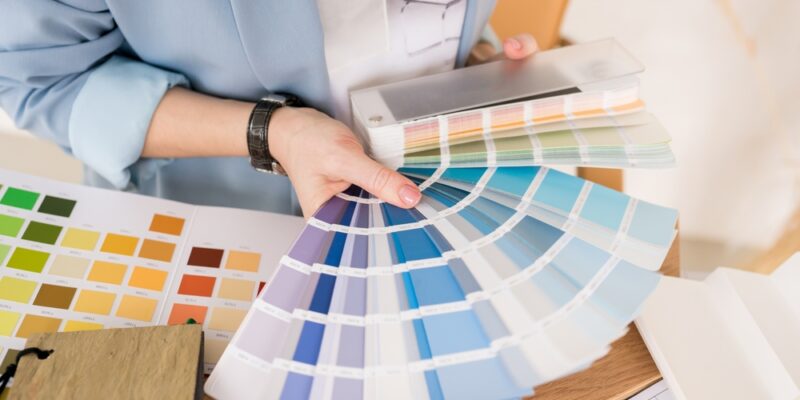 Close-up,Of,Architect,Woman,Choosing,Samples,Of,Wall,Paint.,Interior